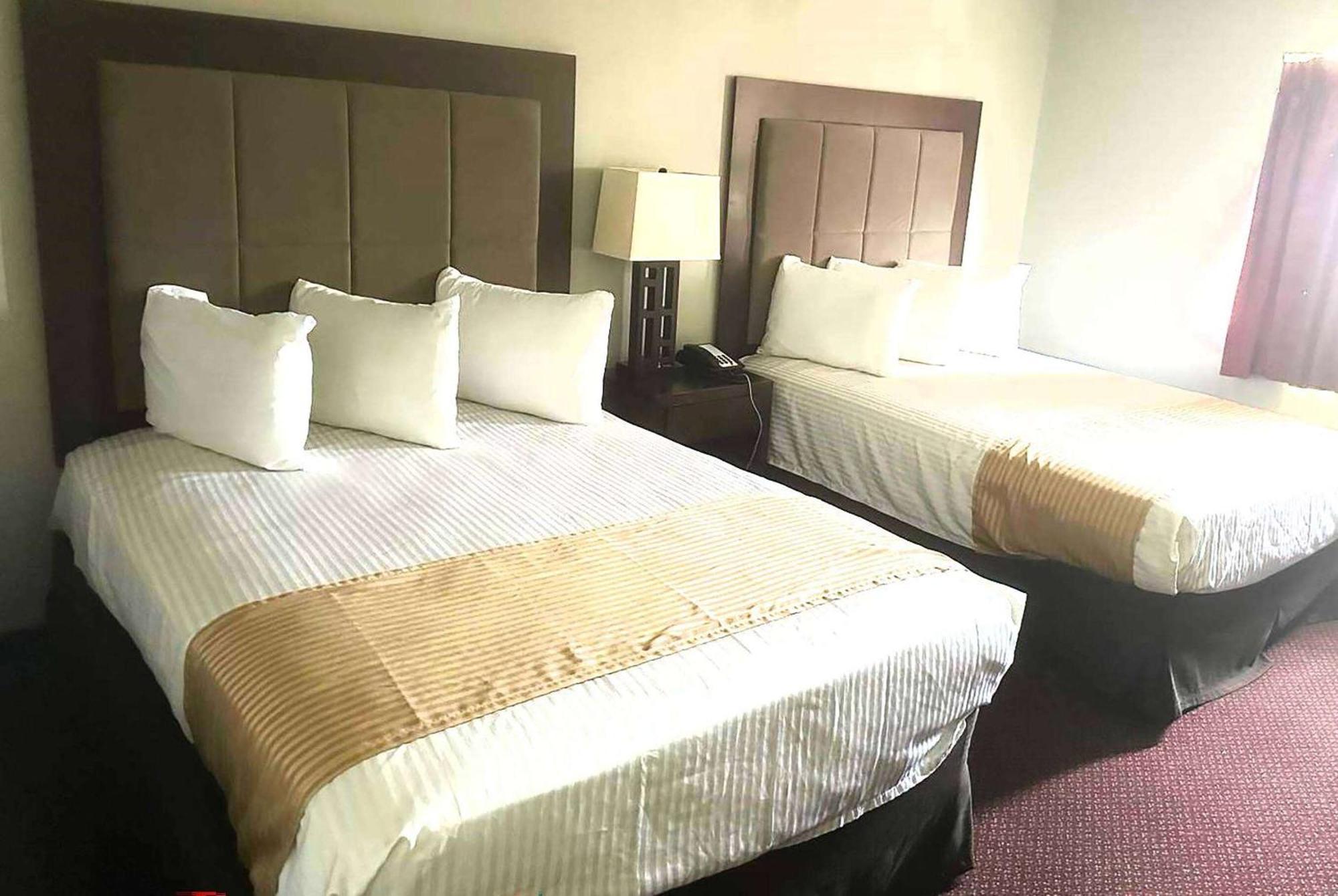 Super 8 By Wyndham Fort Scott المظهر الخارجي الصورة